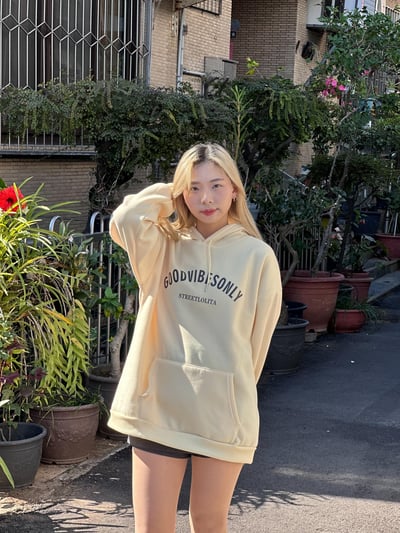 【現貨】GOODVIBESONLY英文字母刷毛帽T3