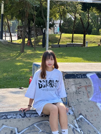 【現貨】城市爆裂英文字短T14