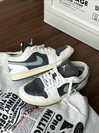 【爆款!】AIR JORDAN 1 小綠倒勾橄欖綠倒勾配色 女鞋 Jade Smoke｜DC0774-0014