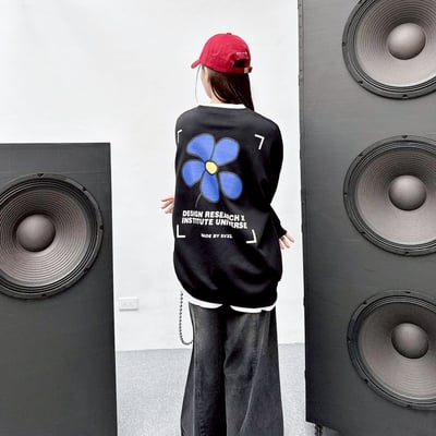 【現貨】刺繡對焦框花朵大學T7