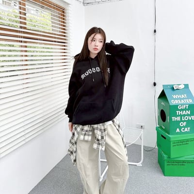 【現貨】哥德字發泡環繞設計帽T10