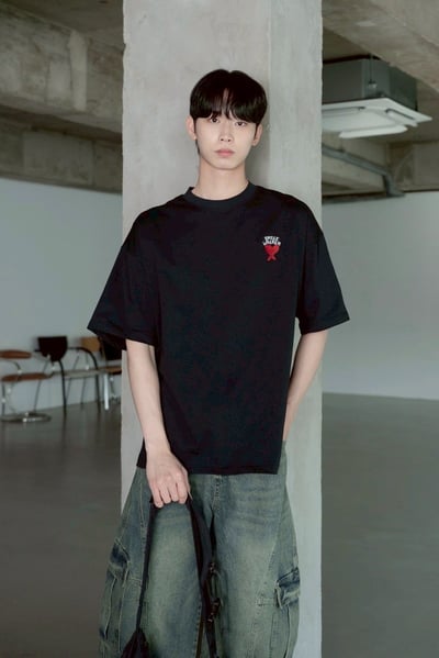 【現貨】SMILE WALKER愛心人走路刺繡短T7