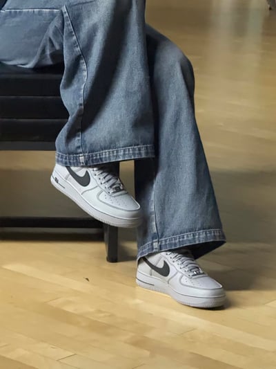 【全新爆款預購】NIKE AIR FORCE 1 狼煙灰 反車線 男款｜HQ2037-0043