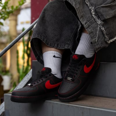 【全新爆款🔥預購】NIKE AIR FORCE 1 黑紅 反車線 男款｜HQ2037-0057
