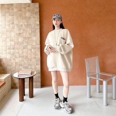 【現貨】UNIFORM男孩背影大學T4