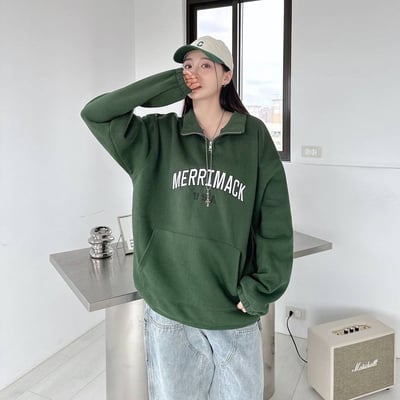 【現貨】MERRIMACK半高領拉鏈刺繡大學T5