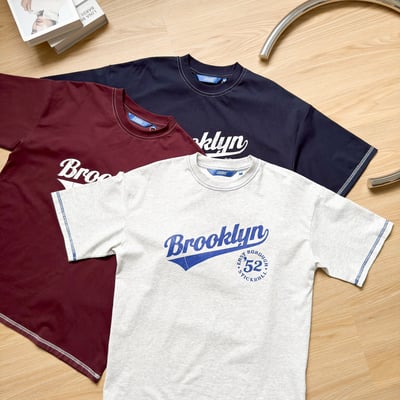 【SORONA® 涼感現貨】Brooklyn 52反車線造型印花短T9