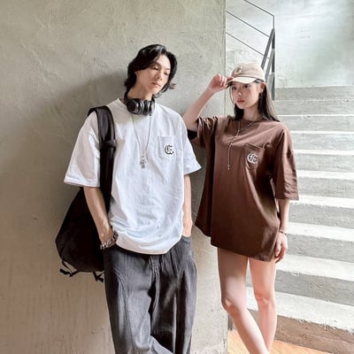 【現貨】哥德字刺繡口袋短T1