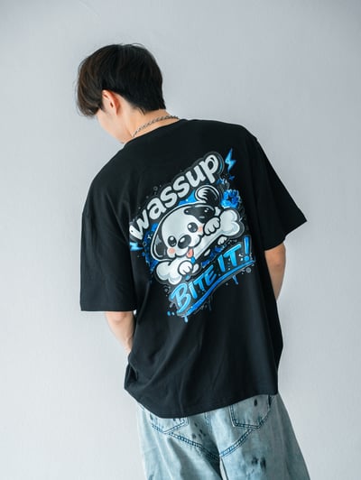 【萌度飆升 現貨速發】WASSUP BITE IT！小狗咬骨頭短T12