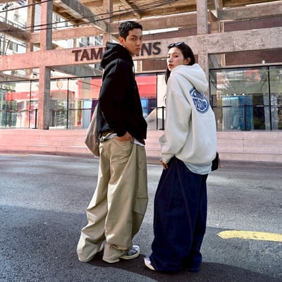 【現貨】CROSS STUDIO 卡通泡泡字圓標帽T5