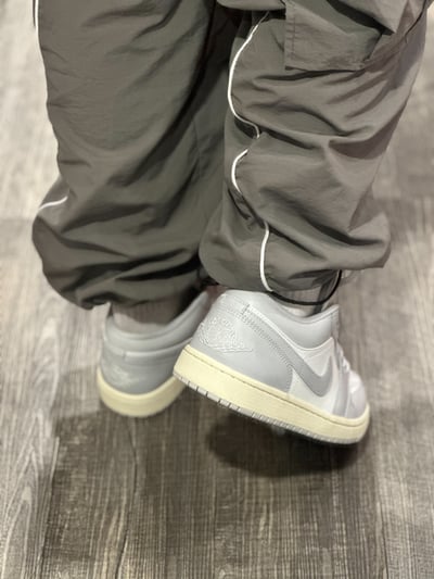 【限時折扣!現貨】AIR JORDAN 1 LOW W 淺灰奶油底 海鹽奶油灰 情侶款｜DC0774-1035