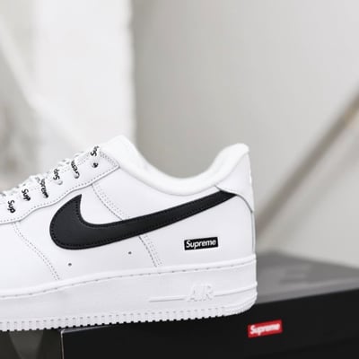 【爆款!限時接單】Supreme x Nike AIR FORCE 1 2025 25FW 聯名 白 低筒 復古休閒鞋｜CU9225-1022
