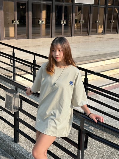 【現貨】刺繡對焦框花朵印花短T2