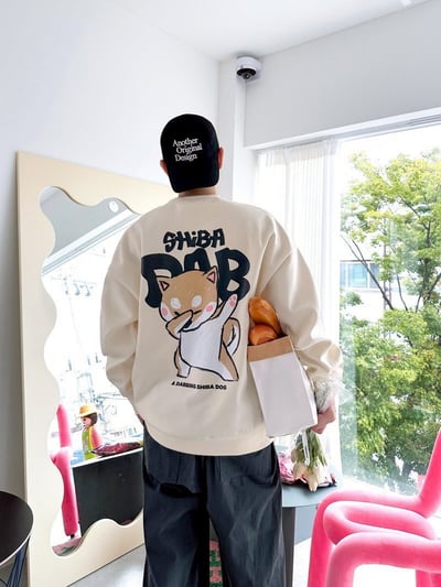 【現貨】SHiBA DAB柴犬塗鴉感大學T9