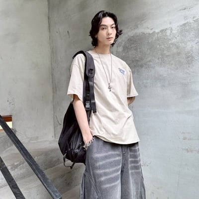 【現貨】around the world發泡字型球形構圖短T12