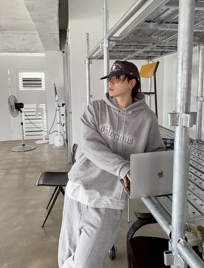 【現貨】哥德字噴漆印花帽T4