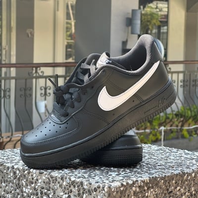 【久違了!!補貨回歸】Nike Air Force 1 全黑白勾小AMBUSH 黑武士｜FZ0627-0102