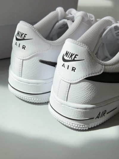 【國外連線預購】Nike Air Force 1 Low (GS) 黑白 解構空心勾｜DR7889-1004