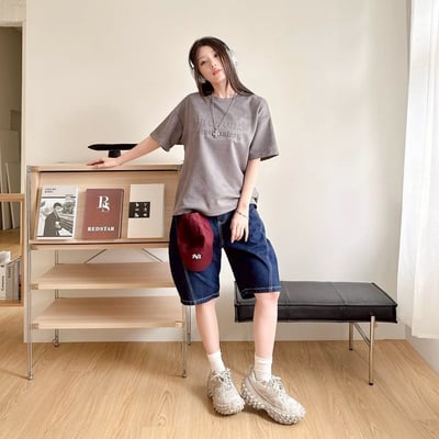 【現貨】哥德字剛印麂皮短T9