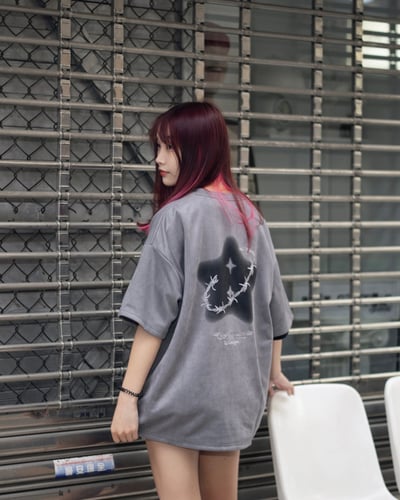 【現貨】荊棘五角星刺繡麂皮短T8