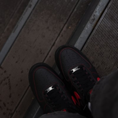 【全新爆款🔥預購】NIKE AIR FORCE 1 黑紅 反車線 男款｜HQ2037-0053