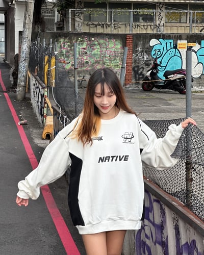 【現貨】NATIVE TONGUE 7號拼接賽車風大學T8