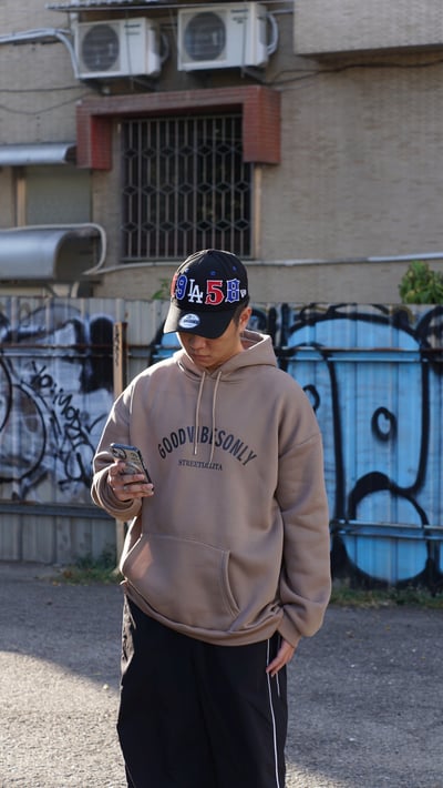 【現貨】GOODVIBESONLY英文字母刷毛帽T16