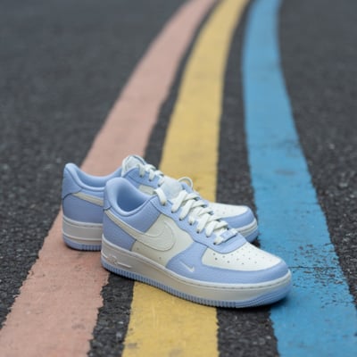 【清爽蘇打配色爆款】NIKE AIR FORCE 1 寶寶藍 奶油藍 小勾 雙勾 女鞋｜IV3222-4009