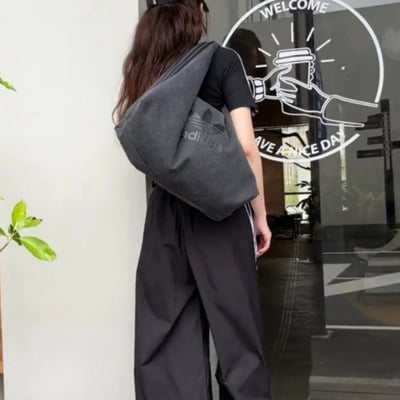 【國外連線預購 買大送小!!!】2色｜ADIDAS 牛仔丹寧單肩包大雲朵包附零錢包 IX7693 IX76943