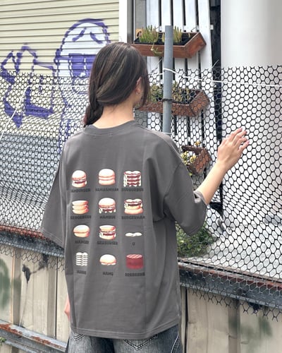 【滿足包色控現貨】滿版漢堡堡短T5