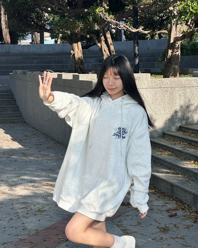 【現貨速發】藝術英文塗鴉牛奶絨帽T4