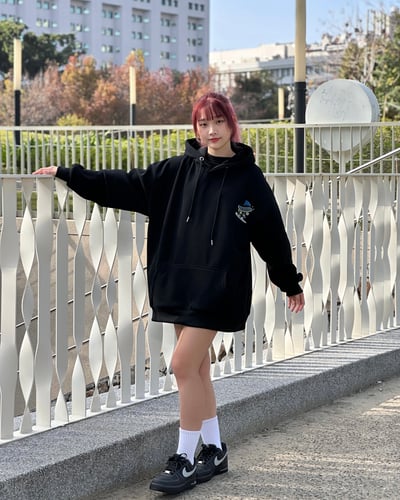 【現貨速發】噴漆滑板少年牛奶絨帽T7