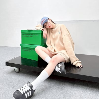 【現貨】紙飛機柯基插畫大學T11