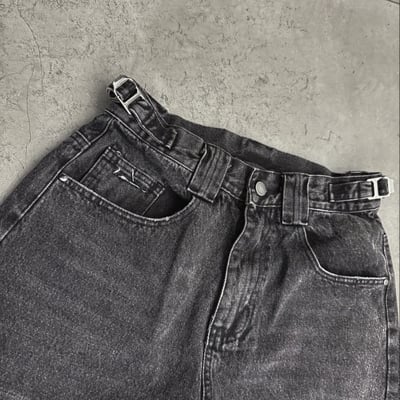 【超燒款現貨】質感小割破水洗黑系牛仔寬褲7