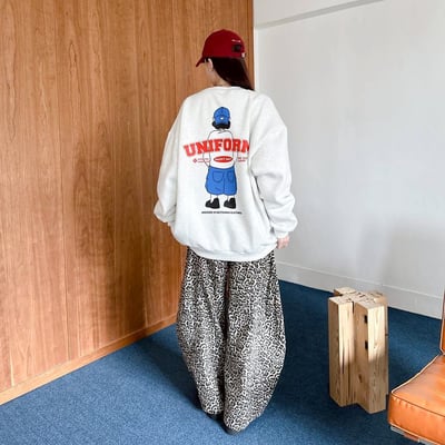 【現貨】UNIFORM男孩背影大學T9