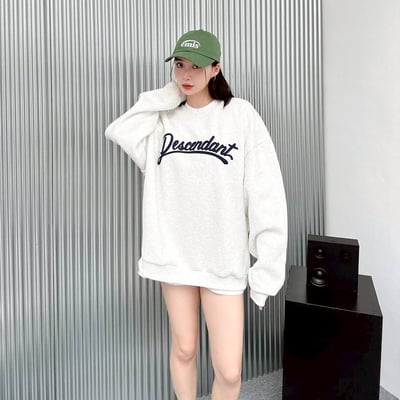 【現貨】Descendat草寫貼布繡大學T2