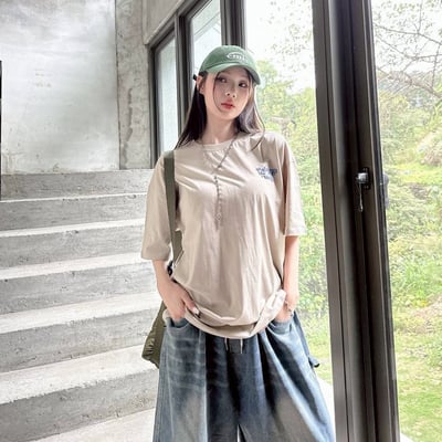 【現貨】around the world發泡字型球形構圖短T10