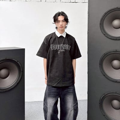 【現貨】哥德字車線麂皮刺繡短T11