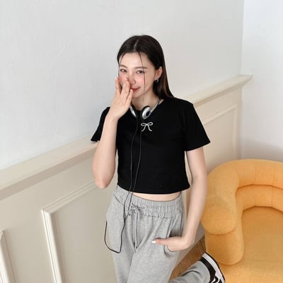 【現貨】胸前刺繡蝴蝶結短版上衣4