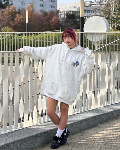 【現貨速發】噴漆滑板少年牛奶絨帽T5