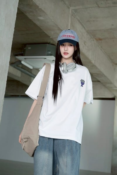 【現貨】SMILE WALKER愛心人走路刺繡短T4