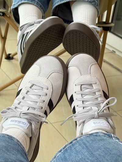 【國外限時下殺!】adidas VL Court 2.0 Classic 白灰銀 焦糖底 復古德訓鞋｜JR25604