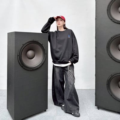 【現貨】刺繡對焦框花朵大學T6