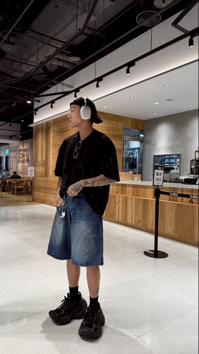 【現貨】水洗特殊前後剪裁小口袋五分牛仔褲3