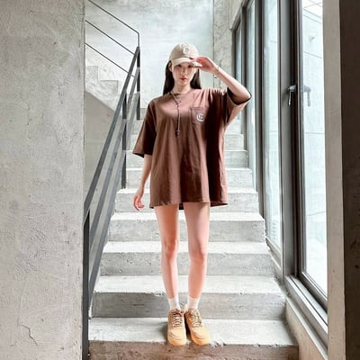 【現貨】哥德字刺繡口袋短T9