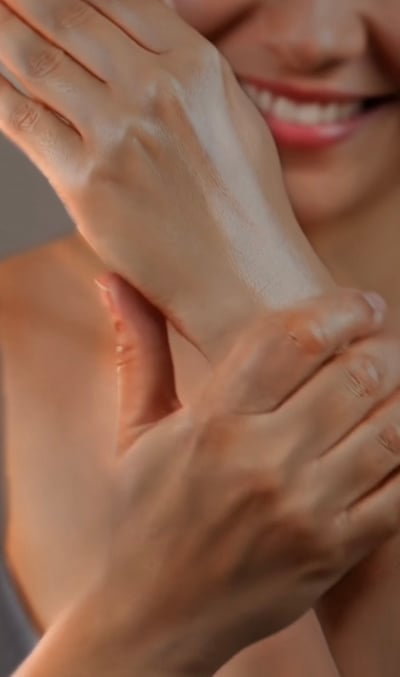 芮光本草角鯊烷乳香護手霜60g7