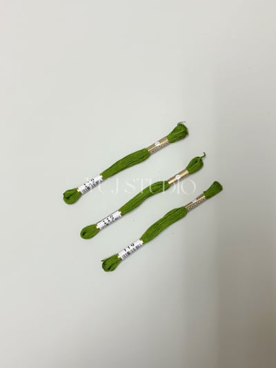 日本原裝進口COSMO 25番繡線 [色號100-129] 區間19