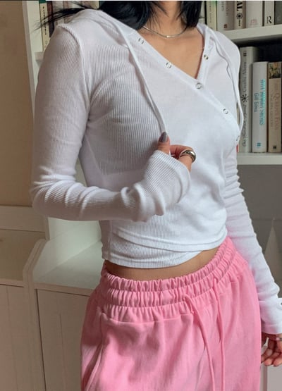 交叉設計 釘釦帽T2