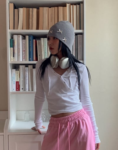 交叉設計 釘釦帽T4