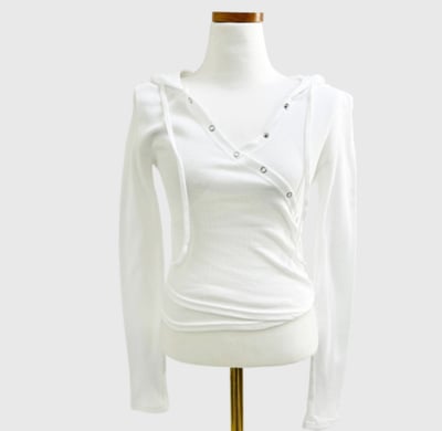 交叉設計 釘釦帽T3